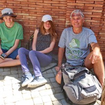 Jay, Sarah and Alfred waiting for the animal show in the zoo Bioparc Fuengirola